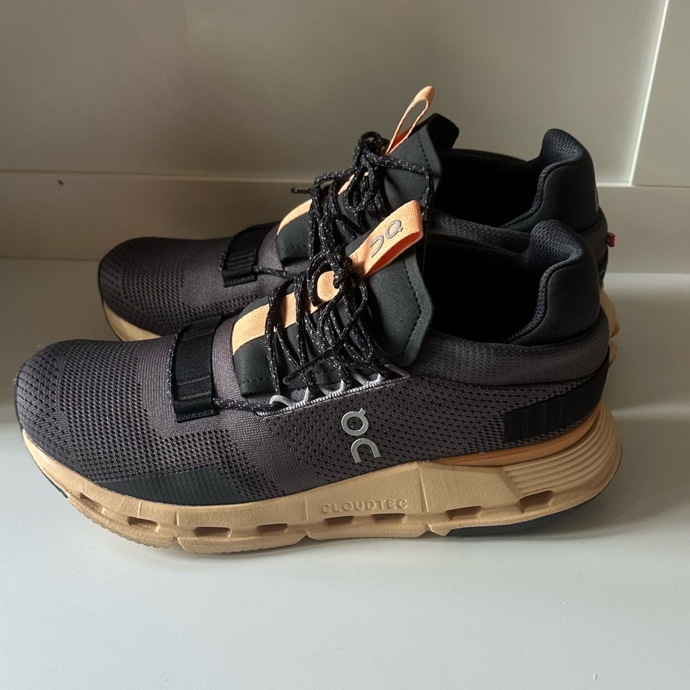 Like new Cloudnova On Running Sneakers / size 9 women